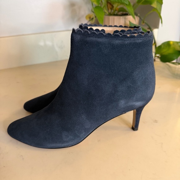 Pelle Moda Yilo Scalloped Bootie - Picture 3 of 7